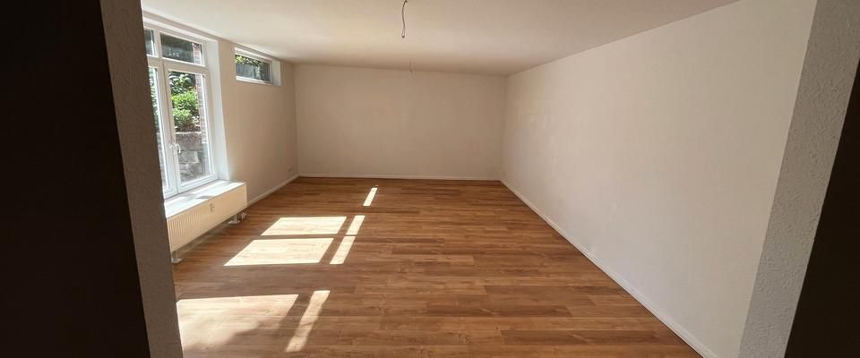 Wunderschön renovierte 2 Zimmerwohnung mit großer Terrasse nach Süden! - Photo 1