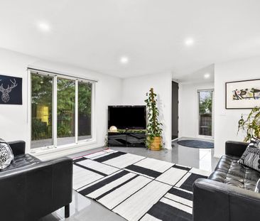 Spacious Family Living in the Heart of Barwon Heads - Photo 3