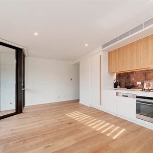 ULTRA MODERN ONE BEDROOM WITH SECURE PARKING! - Photo 2