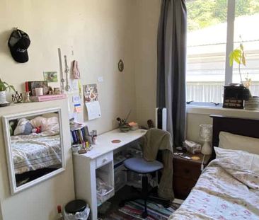 FIVE BEDROOM STAND ALONE FLAT: - Photo 4