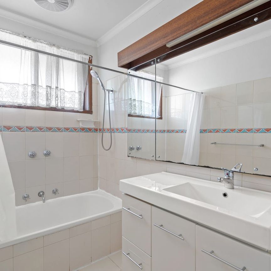 29 Annandale Crescent, Glen Waverley VIC 3150 - House For Rent | Domain - Photo 1