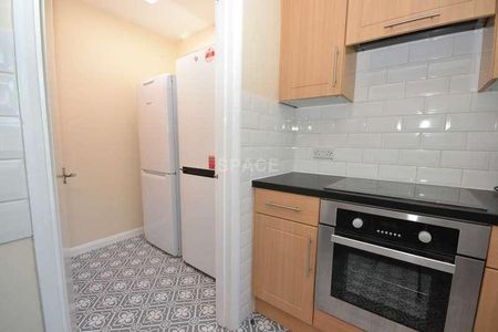 Courts Road, Reading, RG6 - Photo 4