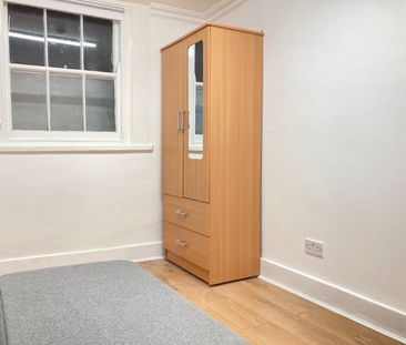 1 Bed Flat, Very Near West Cromwell Road Area, SW20 - Photo 4