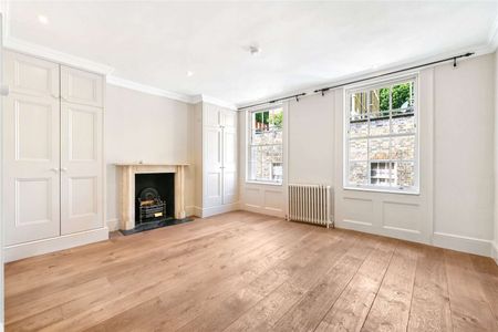 Spacious 5-Bedroom Mews House in Old Barrack Yard - Photo 5