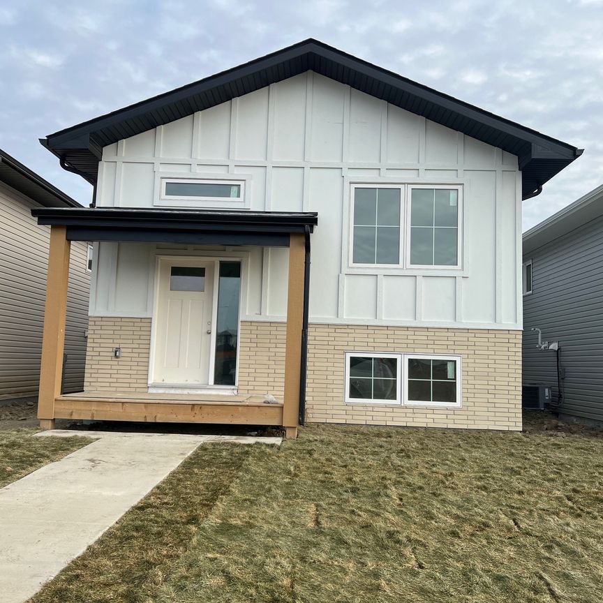 Brand New 3-Bedroom 2 Full Bathroom Aspen Ridge-Saskatoon First Month 1/2 Price - Photo 1