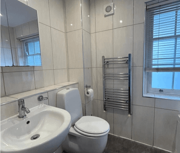 1 bedroom in a flat share to rent - Photo 4