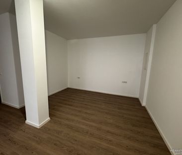 RIDA FLATS - Lichtdurchflutete Erdgeschosswohnung mit großen Fenste... - Photo 1