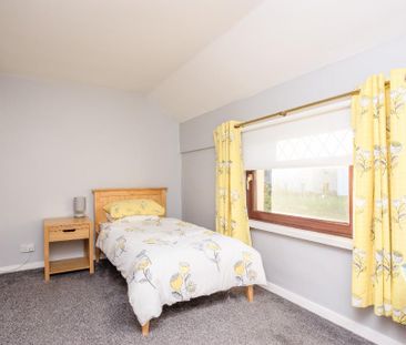 2 bedroom end of terrace house to rent - Photo 2