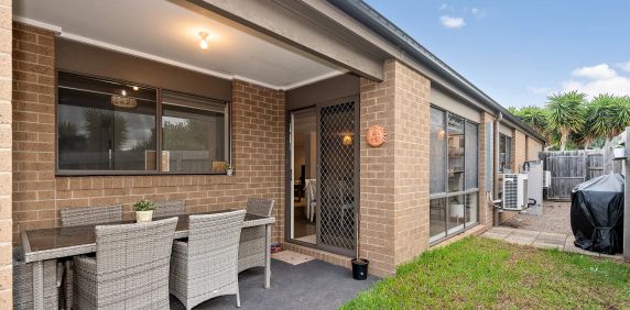 Modern Family Home - Photo 2
