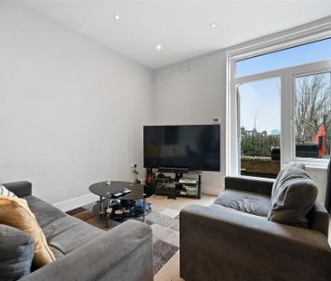 3 bedroom flat to rent - Photo 1