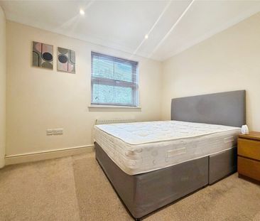 Victoria Mews, St. Judes Road, Englefield Green, Egham, TW20 0BF - Photo 3