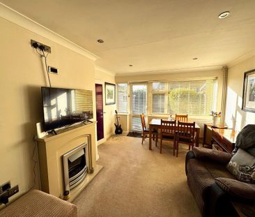 2 bedroom semi-detached bungalow to rent - Photo 3