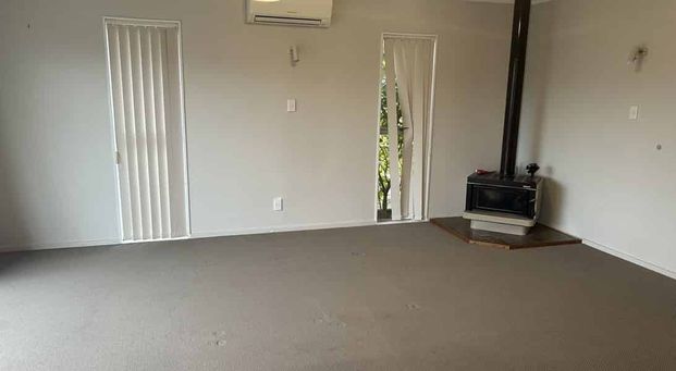 Spacious 5-Bedroom House for Rent in Central Forrest Hill - Photo 1