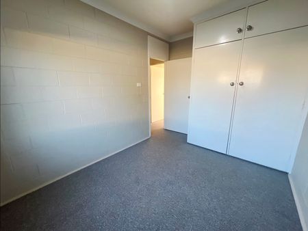 Tidy 2Bed Unit - Photo 3