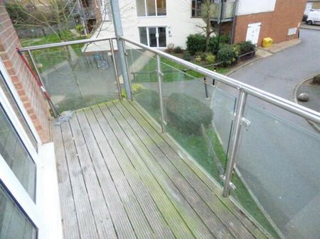 Observer Drive, Watford - Photo 2