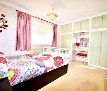 Blackthorn Close, Crawley, West Sussex, RH11 - Photo 6