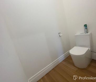 Renovated Family Home in Prime West Footscray Location - Photo 6