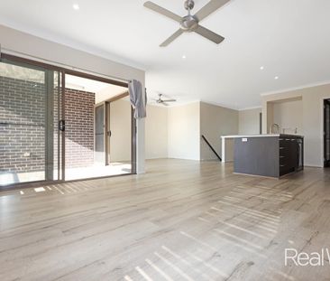 Spacious & Homely Property in Desirable Springfield Lakes, convenie... - Photo 2