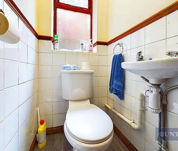 5 bedroom House To Let - Photo 3