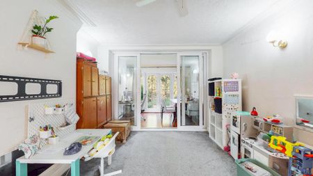 3 bedroom flat to rent - Photo 3