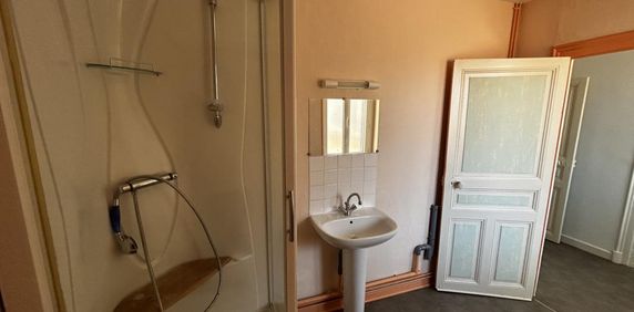Location Appartement 2 pièces 46m² LE CREUSOT 71200 - Photo 2