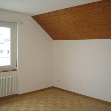 Helle Dachwohnung mit Balkon - Photo 1