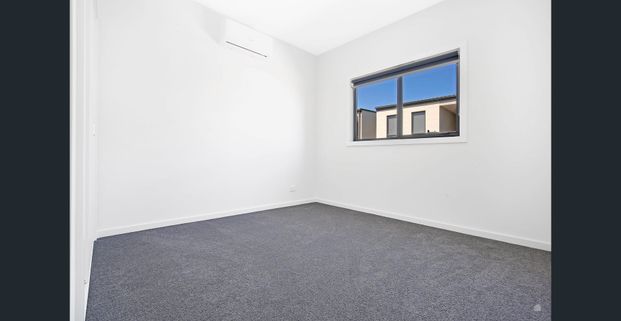 Contemporary 3 Bedroom Townhouse - Now Available! - Photo 1