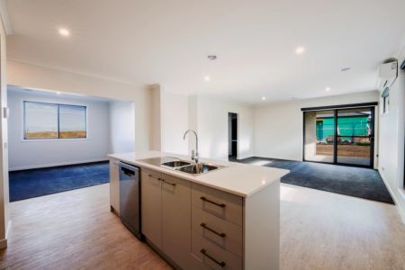 4 Bed, 2 Bath - Photo 3