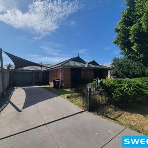 Outstanding Family Home! - Photo 2