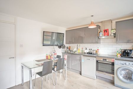 Room in a Shared Flat, Howcroft House, E3 - Photo 5