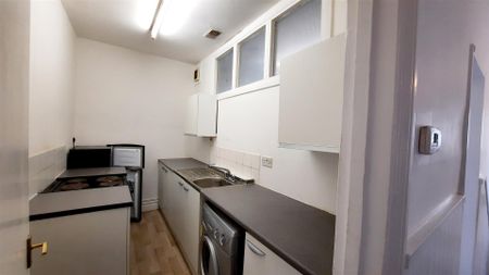 High Street, London - Photo 5