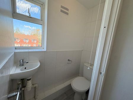 2 bed semi-detached house to rent - Photo 5