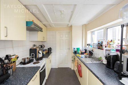 3 bedroom terraced house to rent - Photo 4