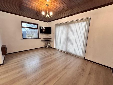 4 bedroom detached house to rent - Photo 2