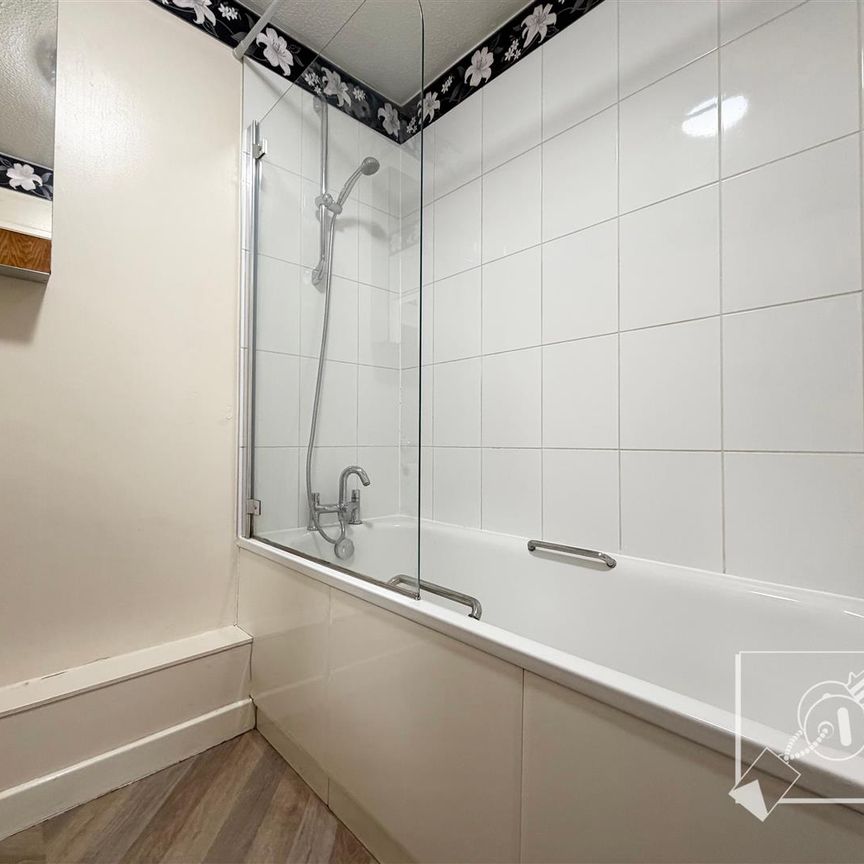 Norfolk Close, Dartford, Kent - Photo 1