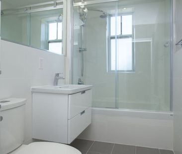 4557 Sherbrooke Street WestWestmount - Photo 1