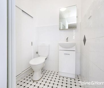Spacious One Bedroom Unit - Photo 5