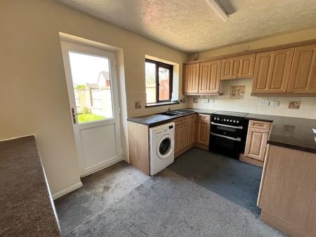 2 bedroom semi-detached house to rent - Photo 3