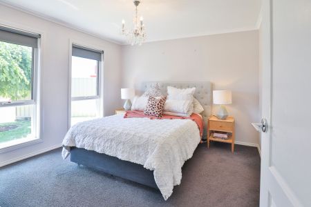 BEAUTIFULLY PRESENTED, MODERN HOME - Photo 2