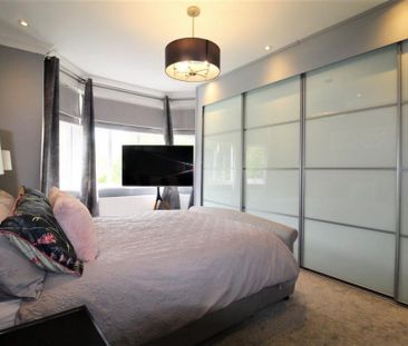 4 bedroom semi-detached house to rent - Photo 5