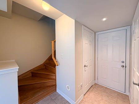 For Lease - 2435 Greenwich Drive Unit# 36, Oakville, Ontario - Photo 2