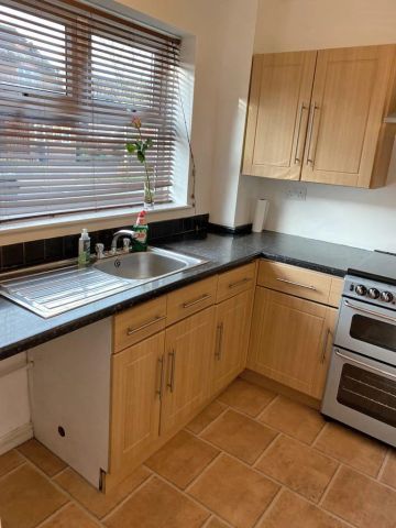 2 Bedroom House - Terraced - Photo 5