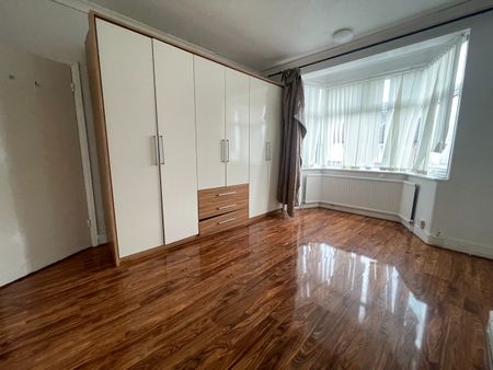 3 Bed Terraced House, Natal Road, IG1 - Photo 5