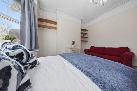 1 bedroom in a house share to rent - Photo 3