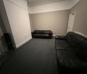 6 Bed Semi-Detached House, Birch Grove, M14 - Photo 2