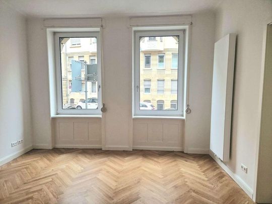 Exklusive Altbauwohnung mit Wintergarten und großzügigem Außenbereich - Photo 1