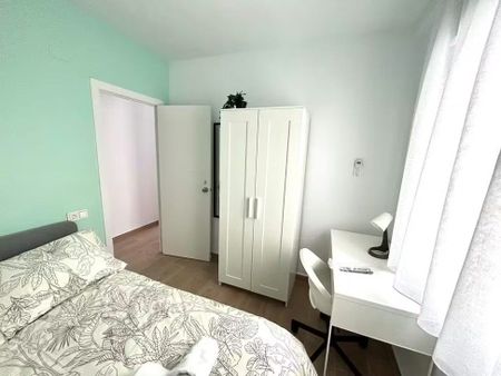 Calle Antonio Jiménez Ruiz, Málaga, Andalusia 29009 - Photo 5