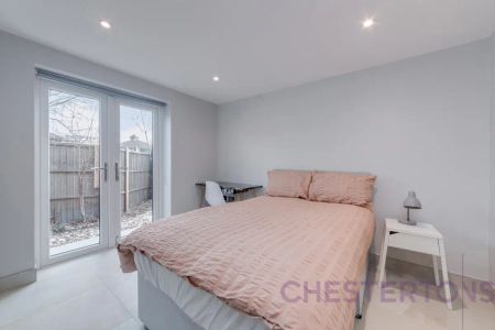 4 bedroom house in London - Photo 4