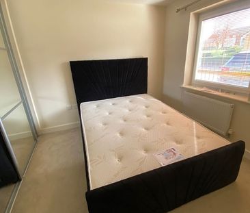 1 Bed Flat, Puffin Way, RG2 - Photo 2
