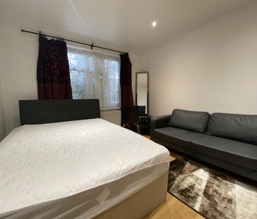 Studio flat to rent in Nelson Road, Stanmore, HA7 - Photo 2